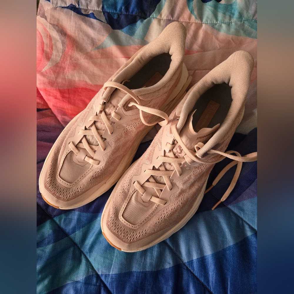 W Hoka Speedgoat 5